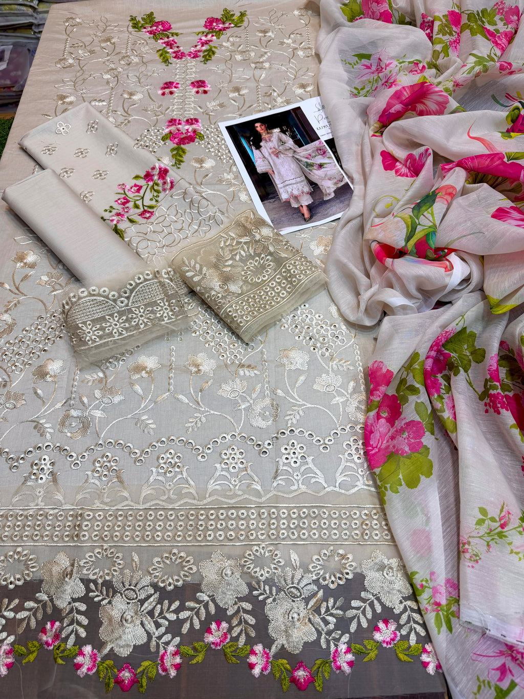 ELAF — WINTER COLLECTION 2026 
3-PIECE DHANAK EMBROIDERED SUIT
Brand Code: 121213