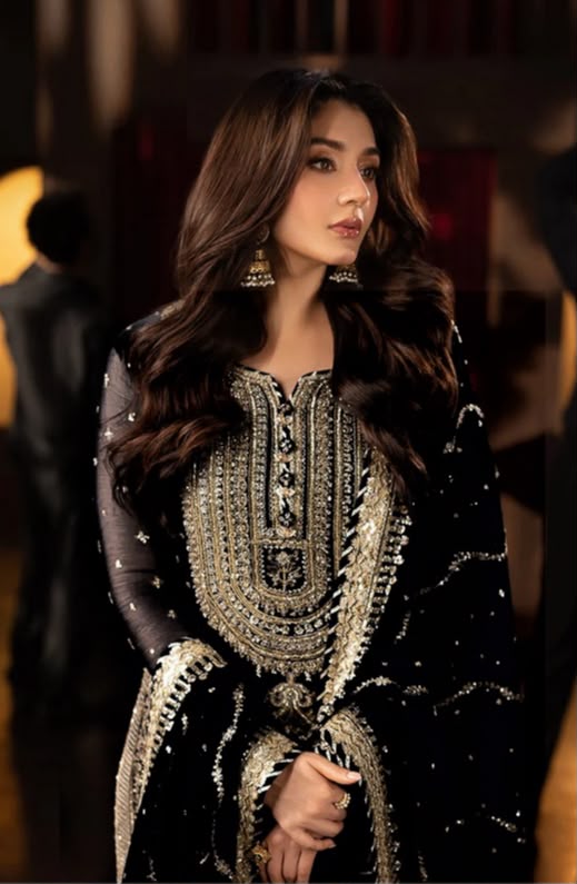 ASIM JOFA — WINTER COLLECTION 2026 
3-PIECE DHANAK EMBROIDERED SUIT
Brand Code: 3651
