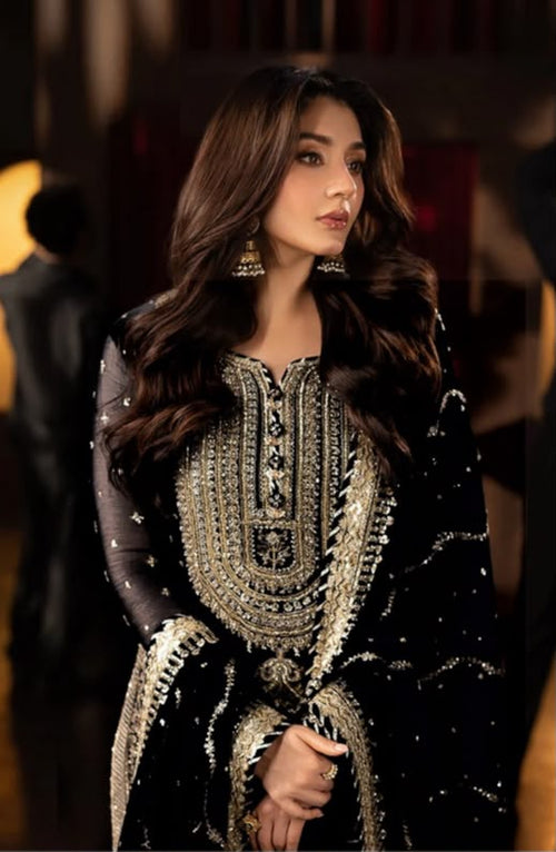 ASIM JOFA — WINTER COLLECTION 2026 
3-PIECE DHANAK EMBROIDERED SUIT
Brand Code: 3651
